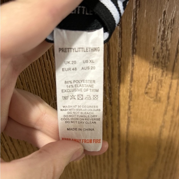 PrettyLittleThings sports bra in a size XL - Picture 4 of 4